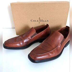 ColeHaan classic modern penny loafers. Size 9M. Worn only once.